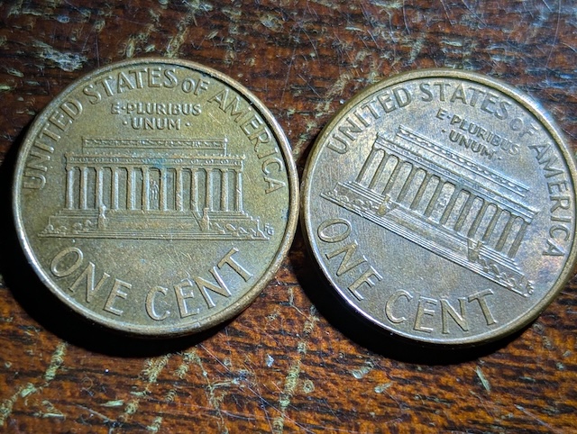 Comparison of 1996 penny reverse: Close AM standard variety (left) versus Wide AM variety (right) showing gap between A and M in AMERICA